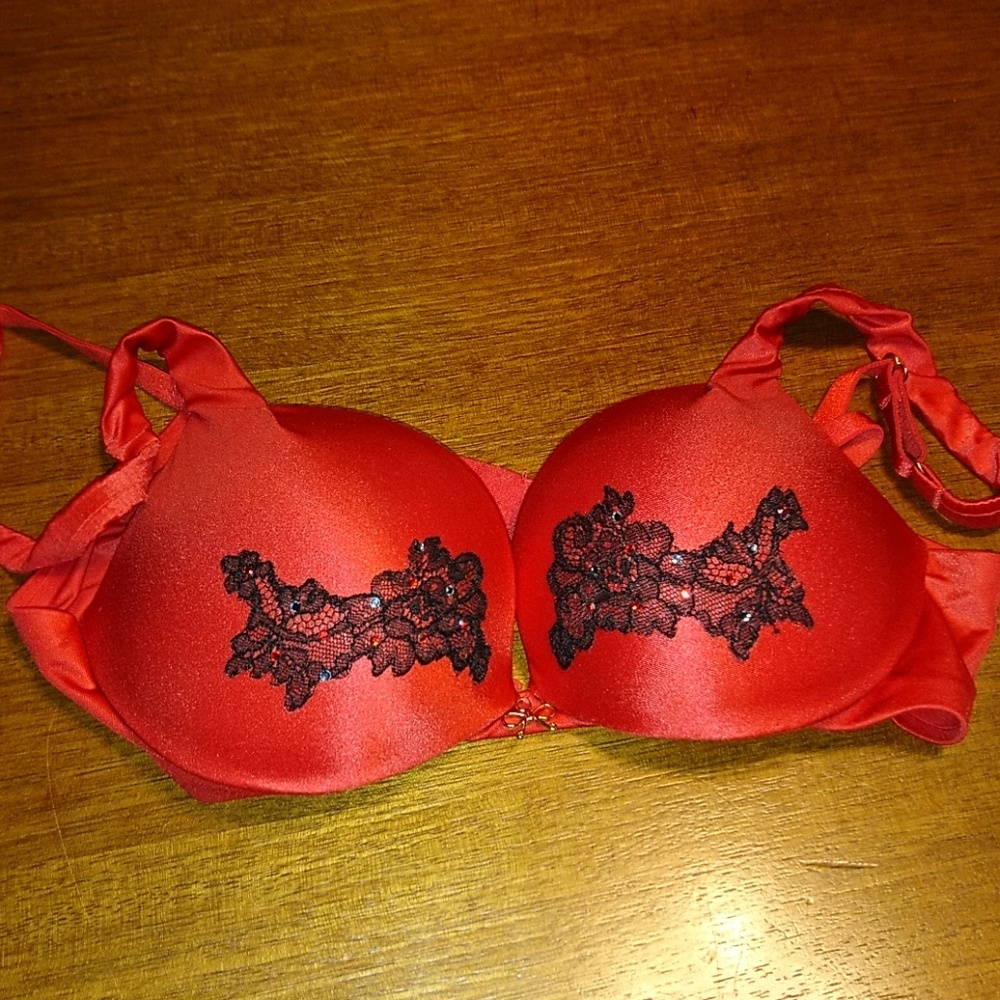 Victoria's Secret pushup bra Any 10 items for $20!